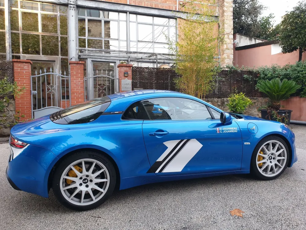 Voiture bleue