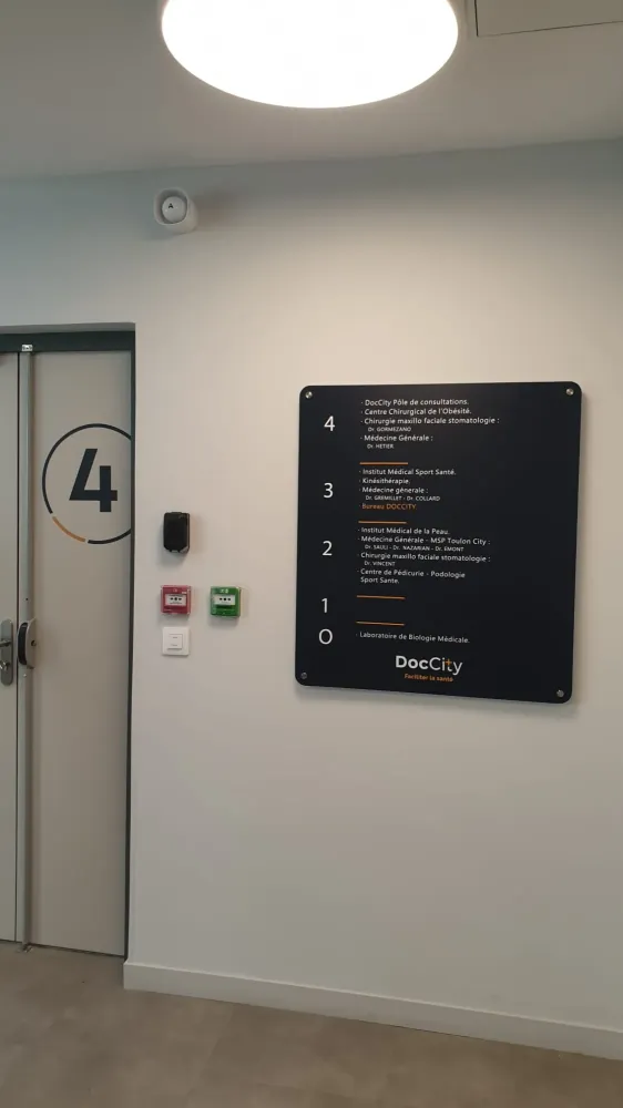 signalétique-intérieure-autour-de-toulon (6webp
